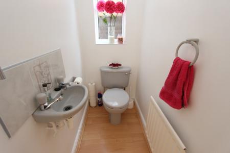 4 bedroom Detached house to let in Staniland Close, Beeston, NG9