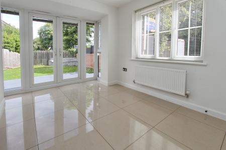 3 bedroom Detached house for sale in Bye Pass Road, Beeston, NG9