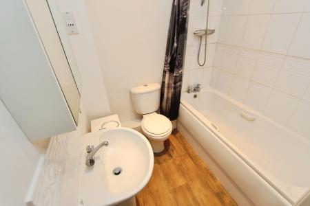 2 bedroom Flat to let in Robinson Court, Chilwell, NG9