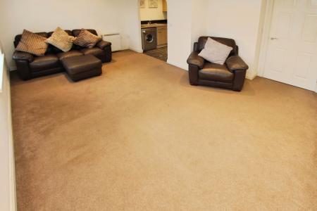 2 bedroom Flat to let in Robinson Court, Chilwell, NG9