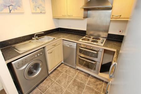 2 bedroom Flat to let in Robinson Court, Chilwell, NG9