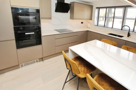 4 bedroom Detached house for sale in Fulwood Drive, Long Eaton, Long Eaton, NG10