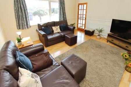 4 bedroom Semi-detached house for sale in Riber Close, Long Eaton, NG10