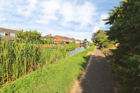 4 bedroom Semi-detached house for sale in Riber Close, Long Eaton, NG10