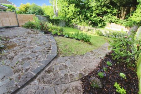 4 bedroom Detached house to let in Appledore Avenue, Wollaton, Nottingham, NG8
