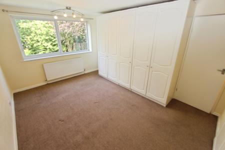 4 bedroom Detached house to let in Appledore Avenue, Wollaton, Nottingham, NG8