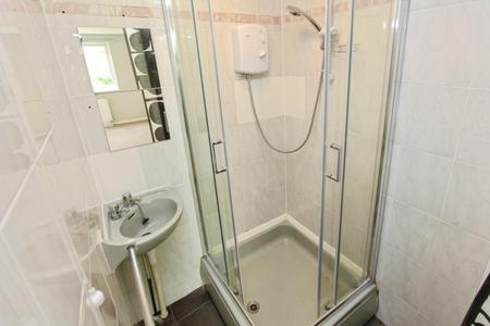 4 bedroom Detached house to let in Appledore Avenue, Wollaton, Nottingham, NG8