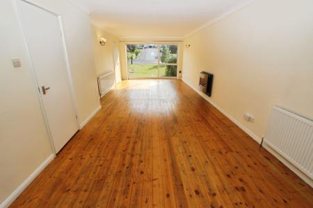 4 bedroom Detached house to let in Appledore Avenue, Wollaton, Nottingham, NG8