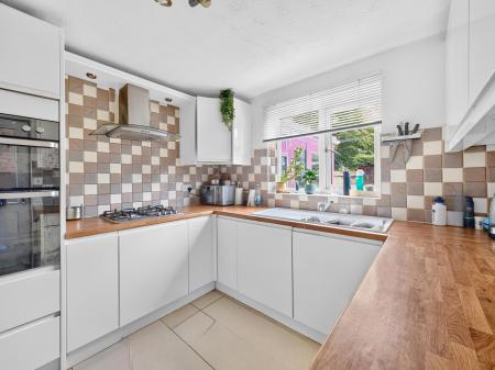 3 bedroom Detached house for sale in Mountbatten Way, Beeston, NG9