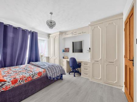 3 bedroom Detached house for sale in Mountbatten Way, Beeston, NG9