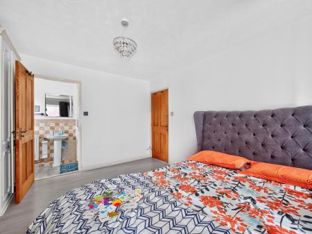 3 bedroom Detached house for sale in Mountbatten Way, Beeston, NG9