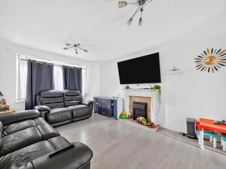 3 bedroom Detached house for sale in Mountbatten Way, Beeston, NG9