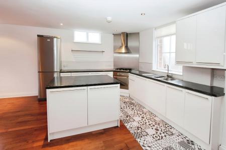 2 bedroom Flat to let in Clarkes Lane, Beeston, NG9
