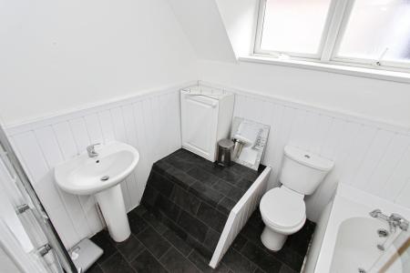 3 bedroom Semi-detached house to let in Hetley Road, Beeston, NG9