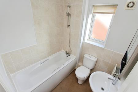 3 bedroom Semi-detached house to let in Swiney Way, Chilwell, NG9