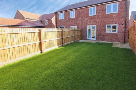 3 bedroom Semi-detached house to let in Pathfinder Way, Castle Donington, DE74