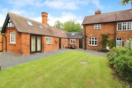 3 bedroom End of terrace house to let in Main Street, Lockington, DE74