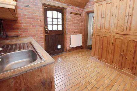 3 bedroom End of terrace house to let in Main Street, Lockington, DE74