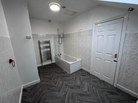 2 bedroom Flat to let in Highbury Road, Bulwell, Nottingham, NG6