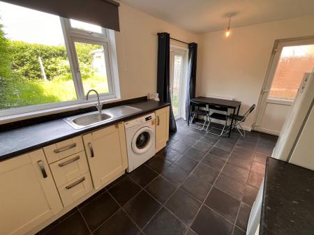 3 bedroom Semi-detached house to let in Hadbury Road, Nottingham, NG5