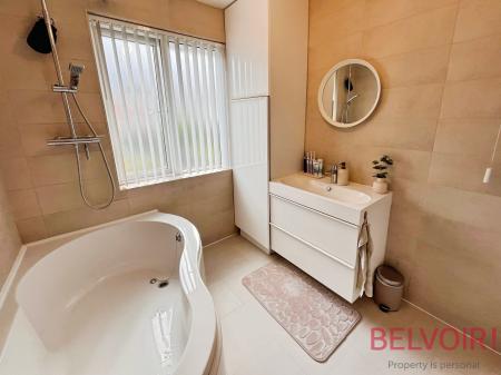 3 bedroom Semi-detached house to let in Greenwich Avenue, Cinderhill, NG6