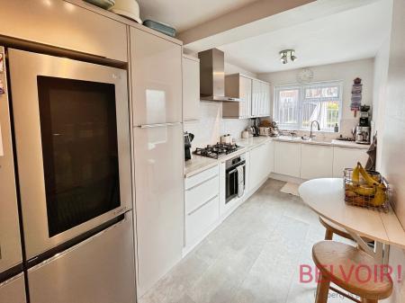 3 bedroom Semi-detached house to let in Greenwich Avenue, Cinderhill, NG6