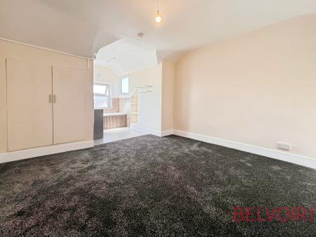 2 bedroom Flat to let in Commercial Road, Bulwell, Nottingham, NG6