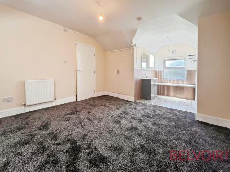 2 bedroom Flat to let in Commercial Road, Bulwell, Nottingham, NG6