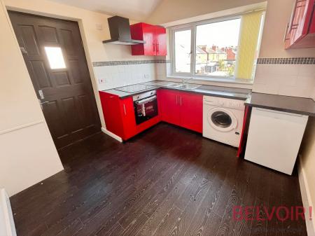 2 bedroom Flat to let in Commercial Road, Bulwell, Nottingham, NG6