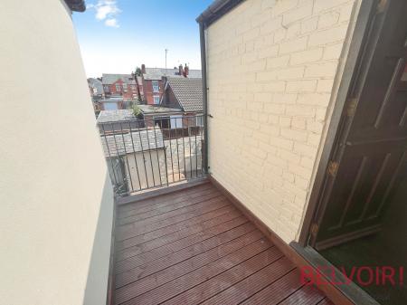 2 bedroom Flat to let in Commercial Road, Bulwell, Nottingham, NG6