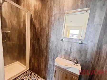 2 bedroom Flat to let in Commercial Road, Bulwell, Nottingham, NG6