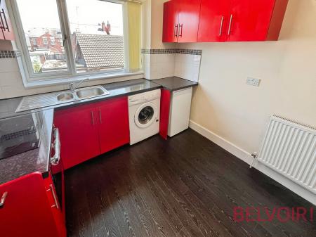 2 bedroom Flat to let in Commercial Road, Bulwell, Nottingham, NG6