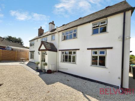 3 bedroom Detached house to let in Mansfield Road, Selston, NG16