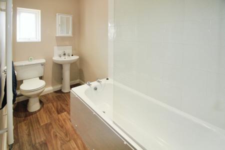 3 bedroom Terraced House to let in Montague Road, Hucknall, NG15