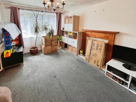 3 bedroom Semi-detached house to let in Neston Drive, Cinderhill, Nottingham, NG6
