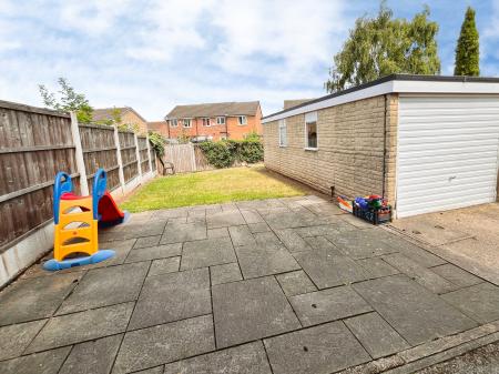 3 bedroom Semi-detached house to let in Neston Drive, Cinderhill, Nottingham, NG6
