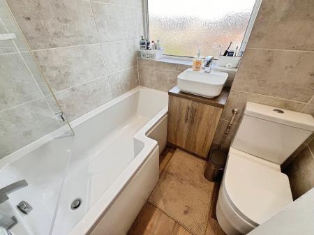 3 bedroom Semi-detached house to let in Neston Drive, Cinderhill, Nottingham, NG6