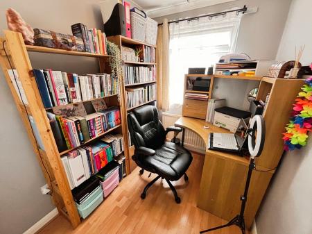 3 bedroom Semi-detached house to let in Neston Drive, Cinderhill, Nottingham, NG6