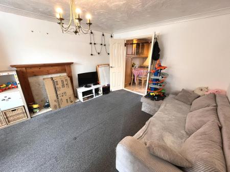 3 bedroom Semi-detached house to let in Neston Drive, Cinderhill, Nottingham, NG6