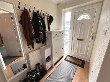 3 bedroom Semi-detached house to let in Neston Drive, Cinderhill, Nottingham, NG6