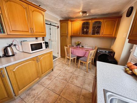 3 bedroom Semi-detached house to let in Neston Drive, Cinderhill, Nottingham, NG6