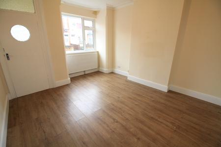 3 bedroom Terraced House to let in Broomhill Road, Nottingham, NG6