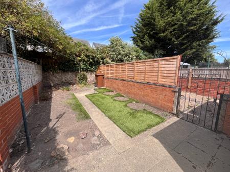 2 bedroom Terraced House to let in Piccadilly, Bulwell, Nottingham, NG6