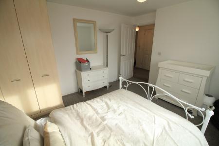 2 bedroom Flat to let in Loxley Close, Hucknall, NG15