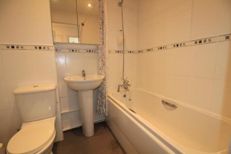 2 bedroom Flat to let in Loxley Close, Hucknall, NG15
