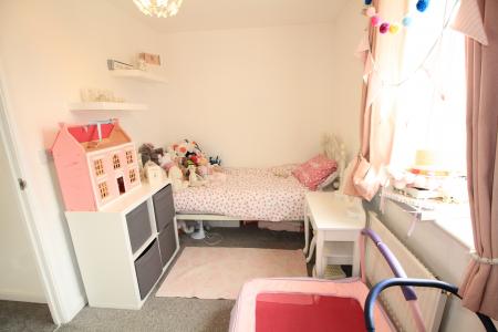 2 bedroom Flat to let in Loxley Close, Hucknall, NG15
