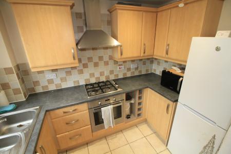 2 bedroom Flat to let in Loxley Close, Hucknall, NG15
