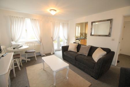 2 bedroom Flat to let in Loxley Close, Hucknall, NG15