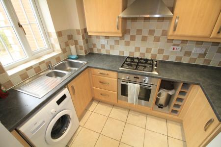 2 bedroom Flat to let in Loxley Close, Hucknall, NG15