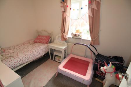 2 bedroom Flat to let in Loxley Close, Hucknall, NG15